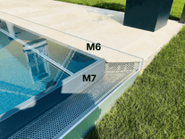 Modell 6: Überlaufrinne mit Steineinlage für den Infinity-Pool